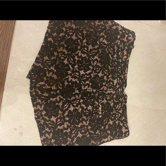BcBG a lack lace shorts with nude lining - Picture 2 of 4